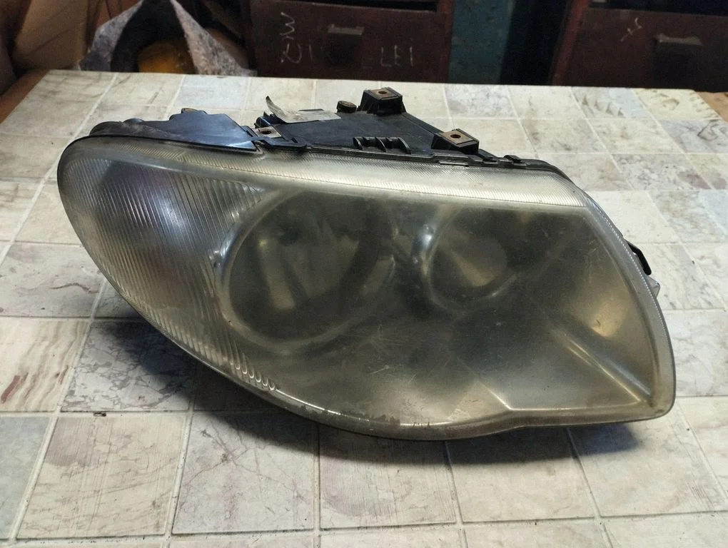 Headlight/headlamp – Chrysler Voyager (2004-2007)