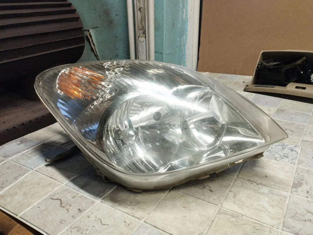 Headlight/headlamp – front right