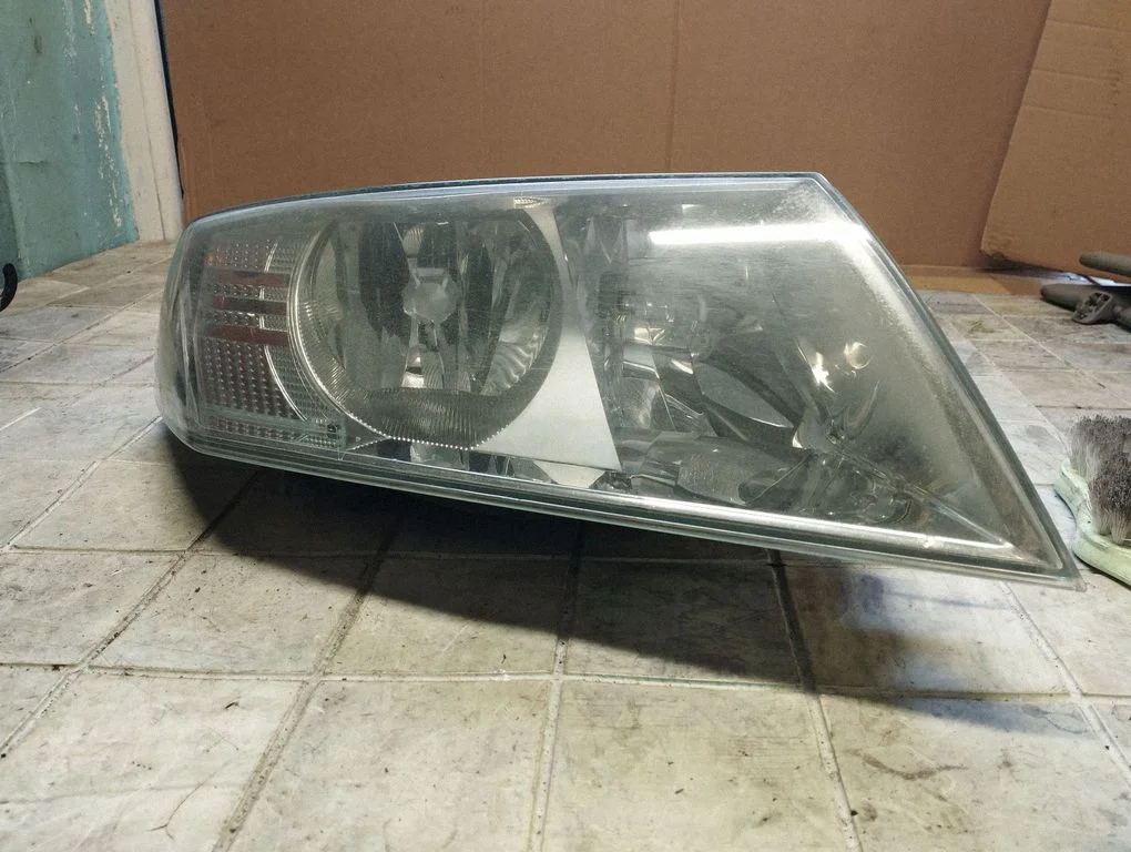 Headlight/headlamp – front right