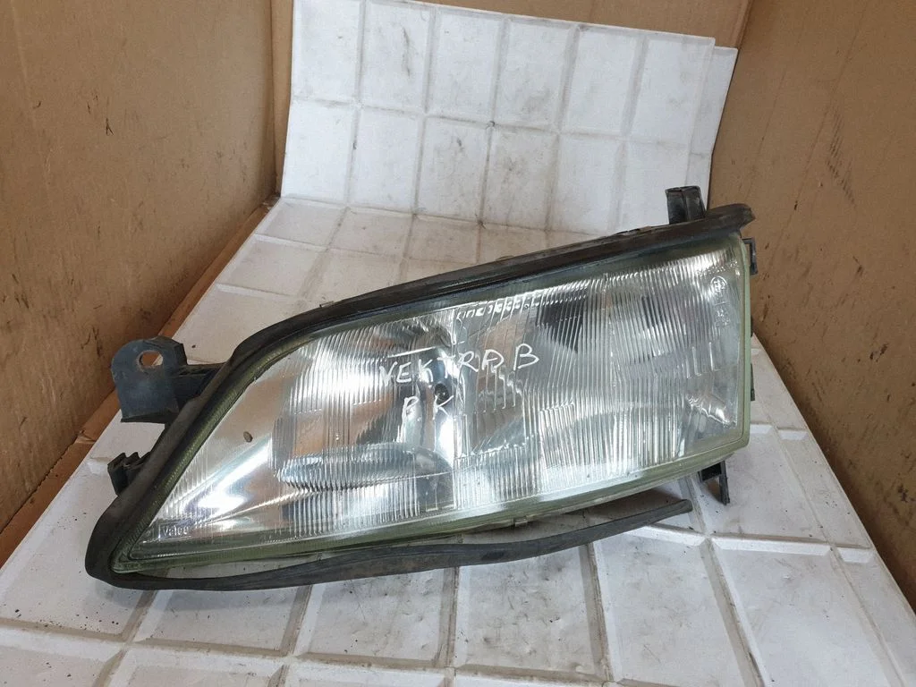 Headlight/headlamp – Opel Vectra B (1996-2002)