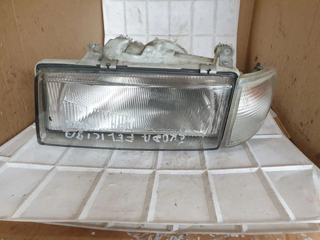 Headlight/headlamp – Skoda Felicia I (1994-1998)