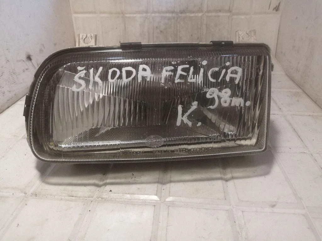 Headlight/headlamp – Skoda Felicia I (1994-1998)