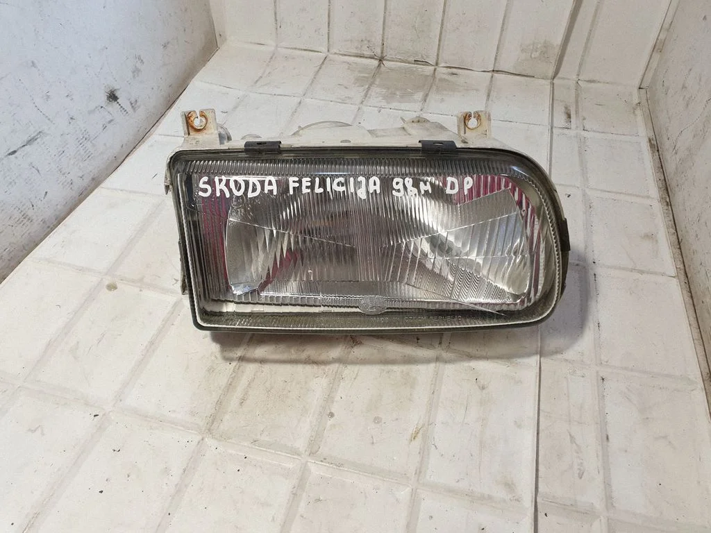 Headlight/headlamp – Skoda Felicia I (1994-1998)