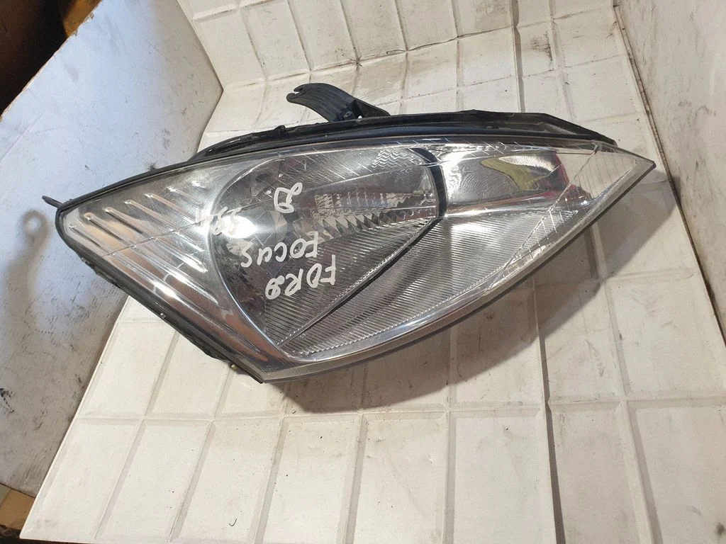 Priekšējais lukturis 304311144