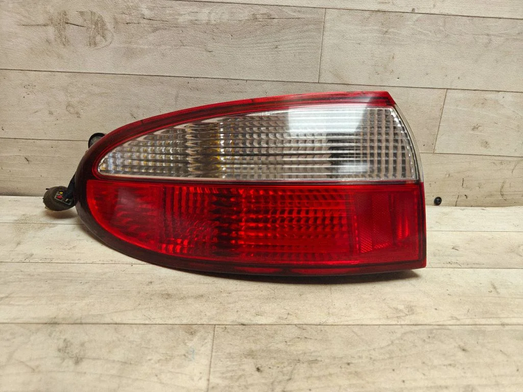 Rear/tail lights – rear left