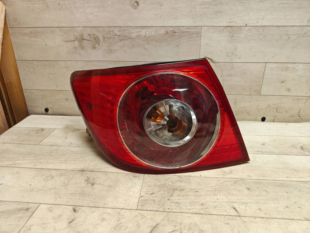 Rear/tail lights – rear left