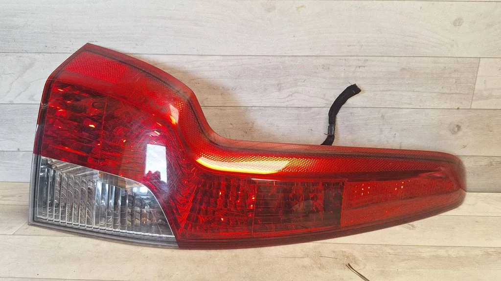 Rear/tail lights – rear left