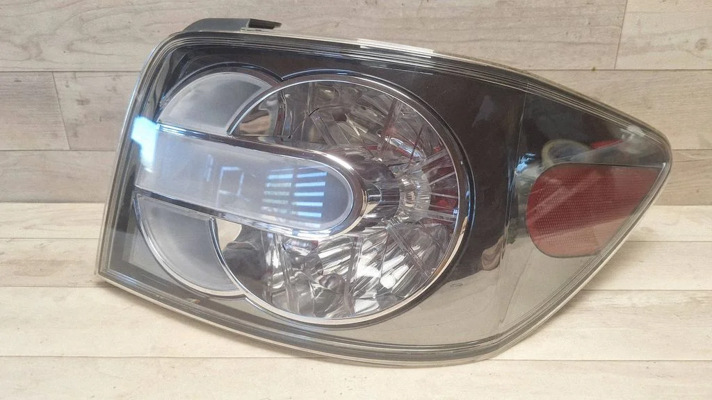 Lampa tylna w błotniku – prawy tył