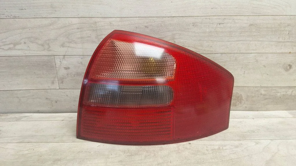 Rear/tail lights 4B5945096