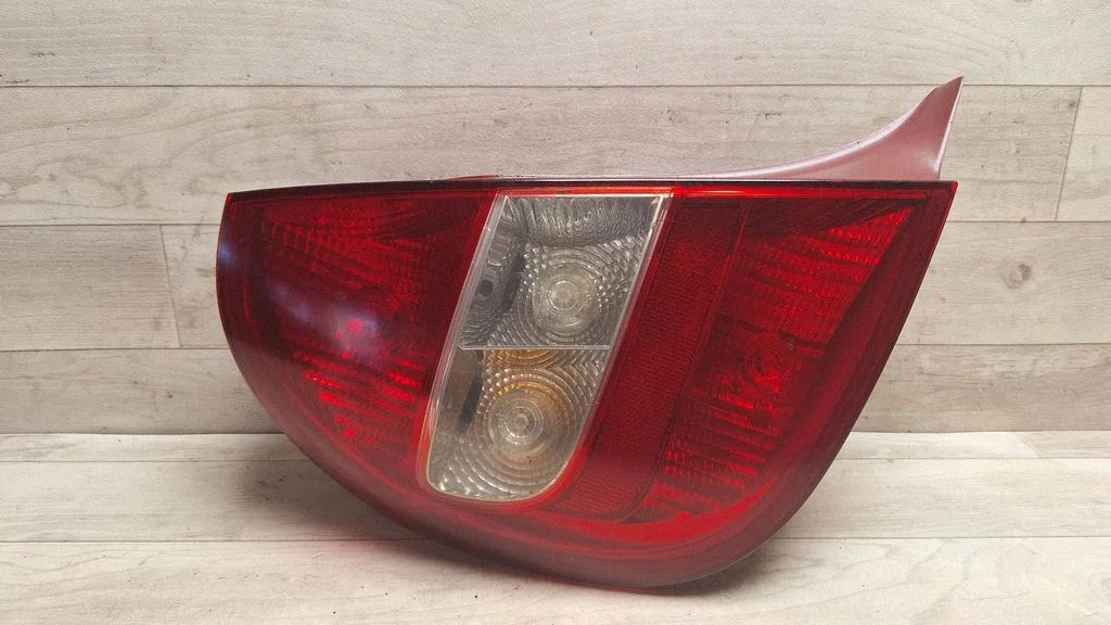 Rear/tail lights – rear left
