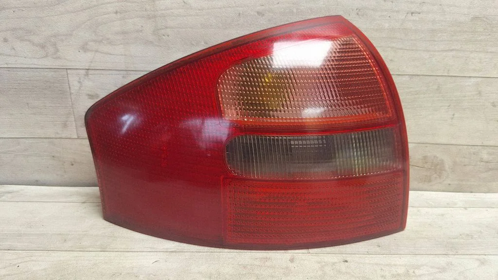 Rear/tail lights 4B5945095