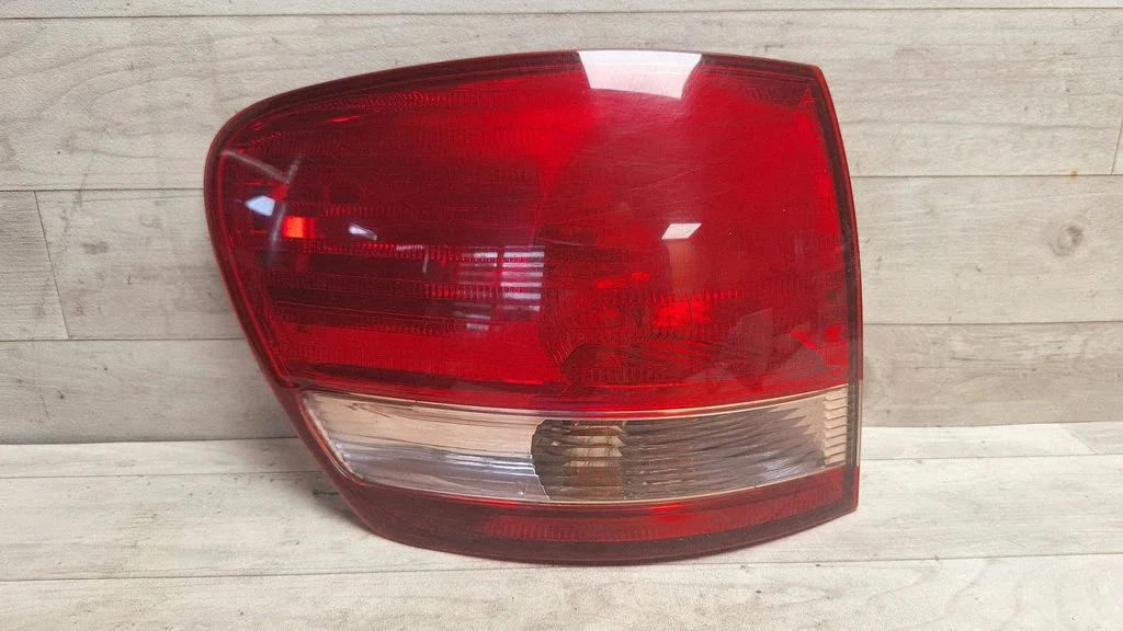 Rear/tail lights – rear left