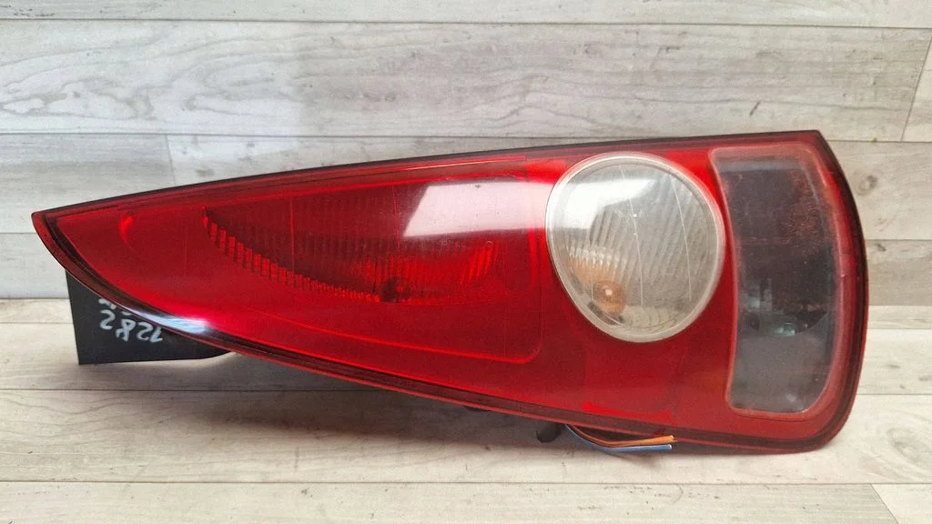 Rear/tail lights 8200027153