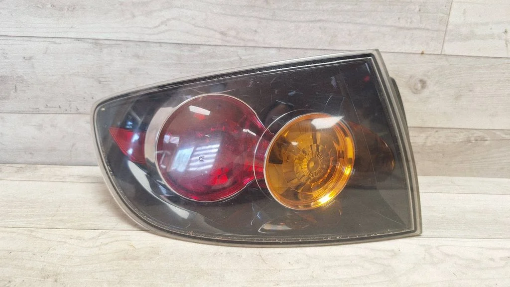 Rear/tail lights – rear left