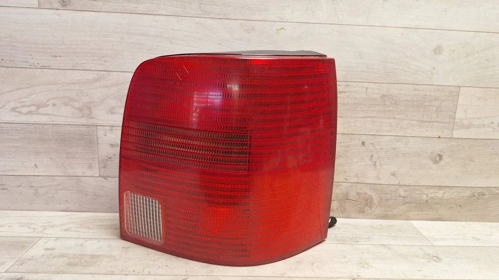 Lampa tylna w błotniku 3B9945112F