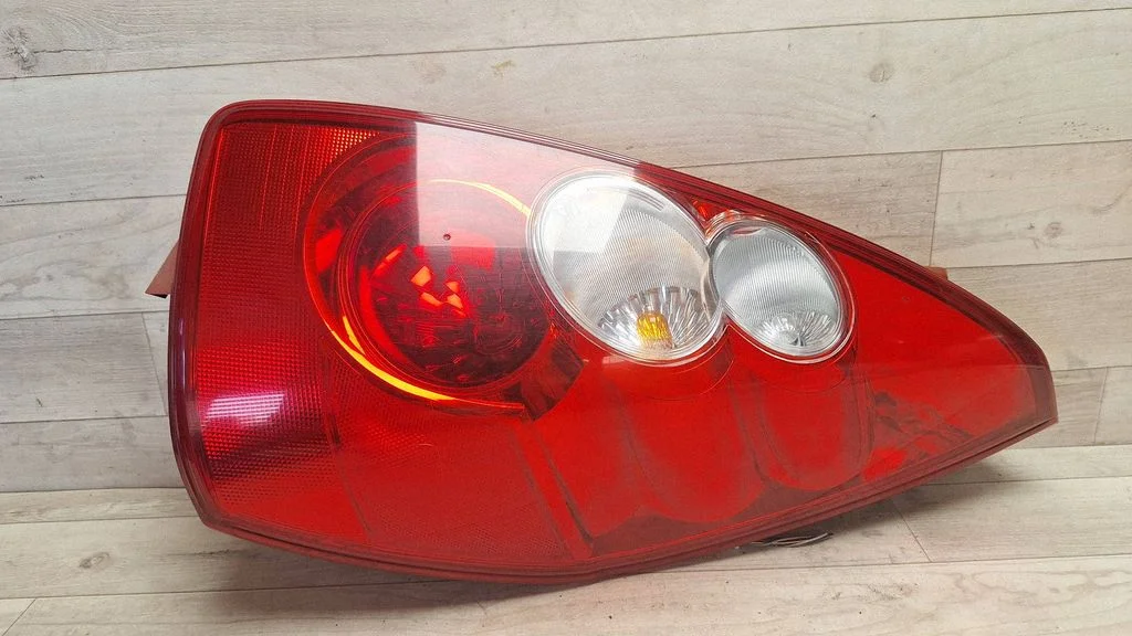 Rear/tail lights – rear right