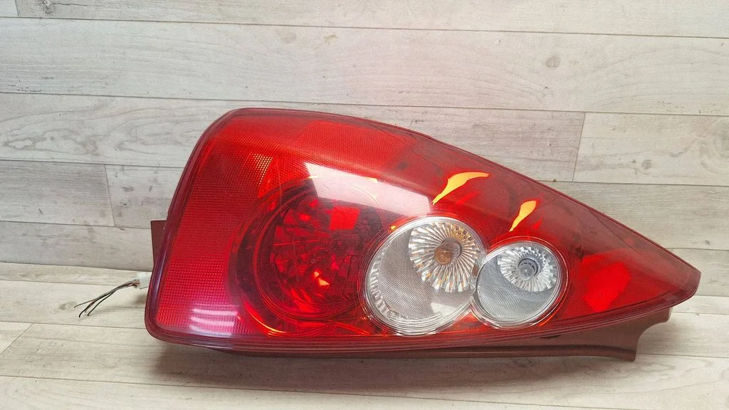 Rear/tail lights – rear left