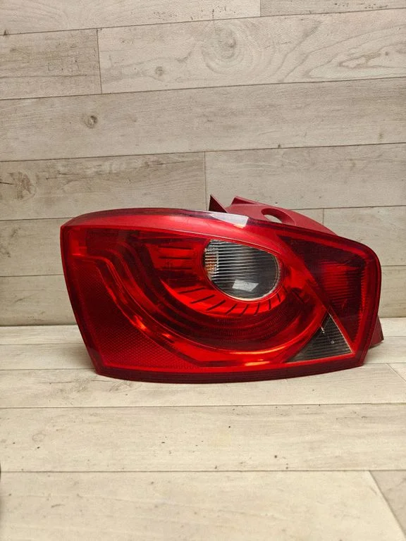 Rear/tail lights – rear left
