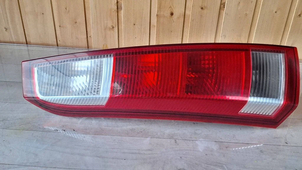 Rear/tail lights – rear left