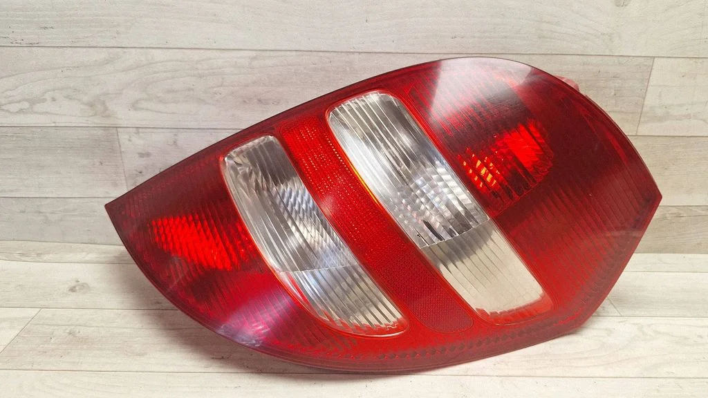 Rear/tail lights – rear right