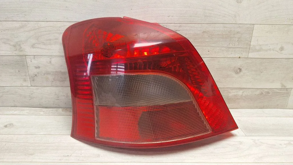Rear/tail lights – rear left