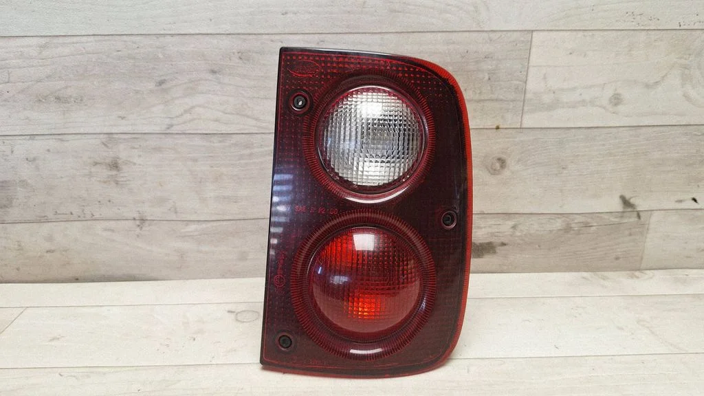 Rear/tail lights – rear right