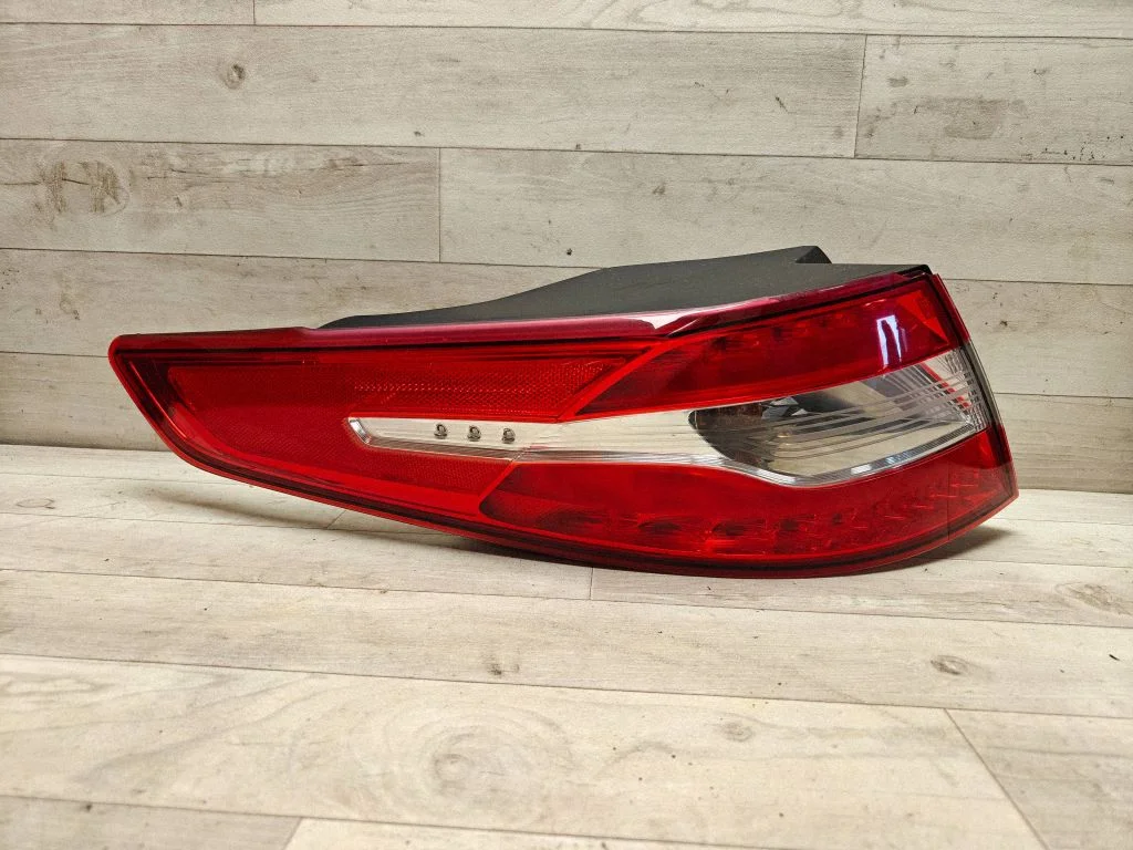 Rear/tail lights – rear left