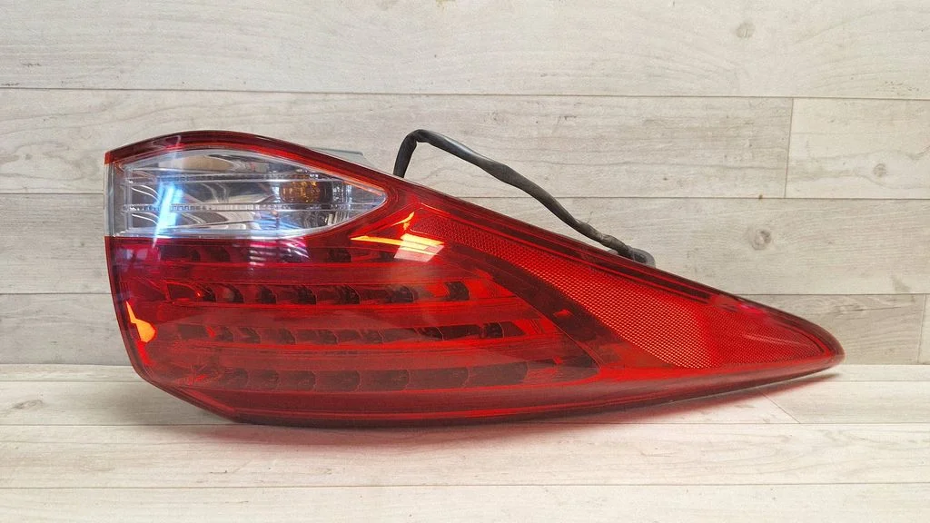 Rear/tail lights – rear left