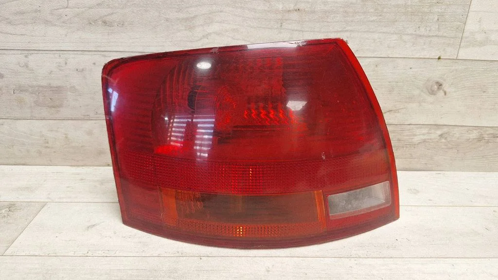 Rear/tail lights 8E9945095E