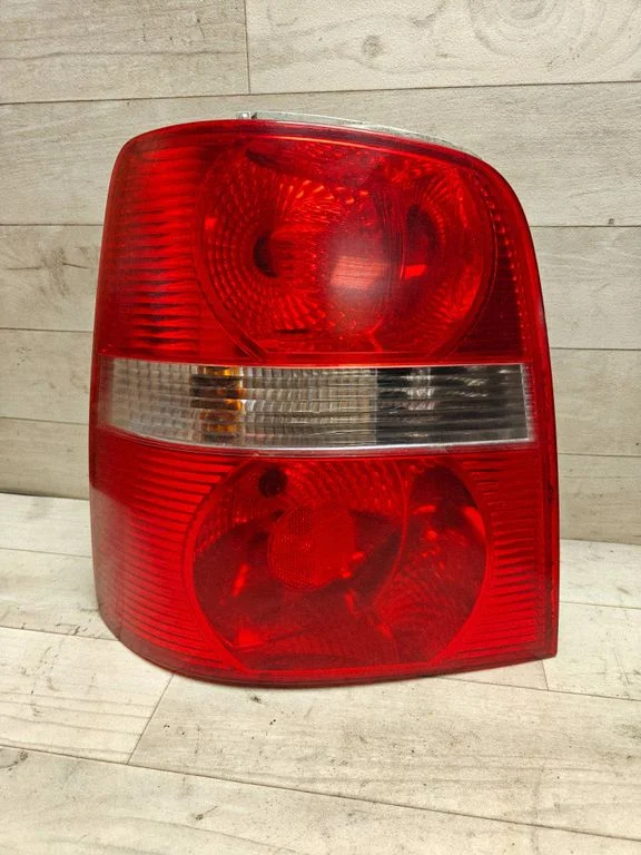 Rear/tail lights 1T0945095G