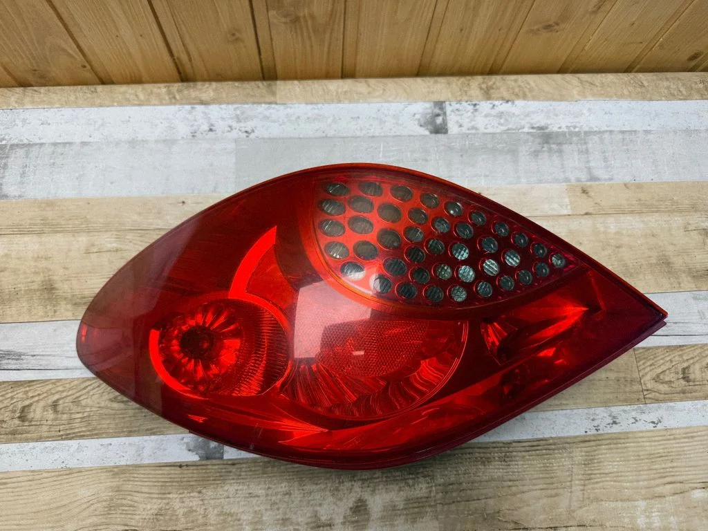 Lampa tylna w błotniku – Peugeot 207 (2006-2013)