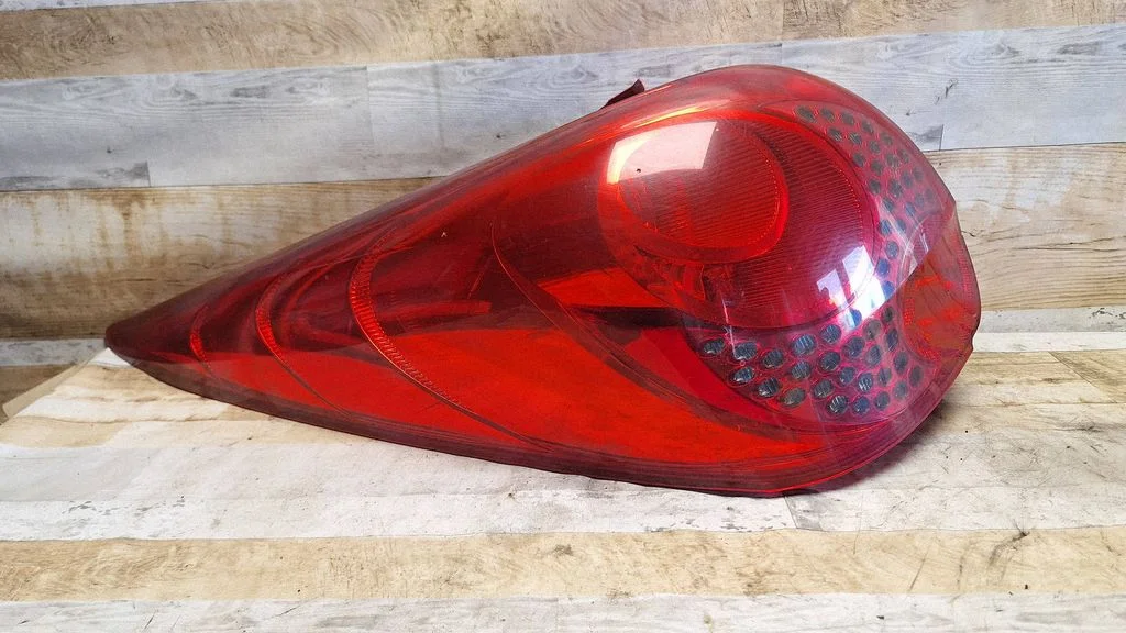 Lampa tylna w błotniku – Peugeot 207 CC (2007-2014)