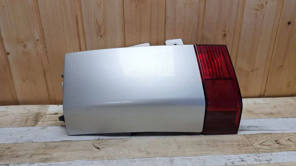 Lampa tylna w błotniku 13130027