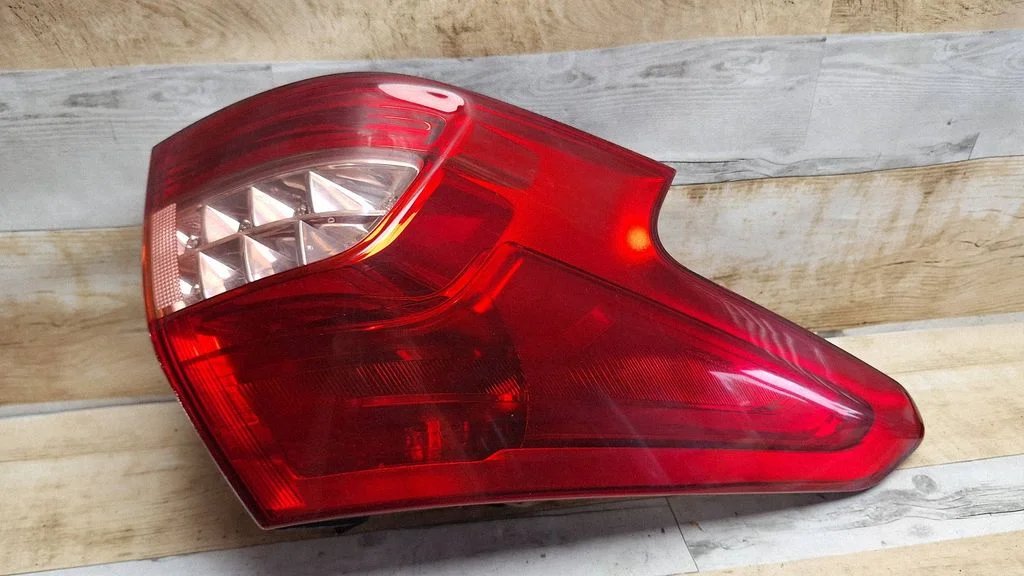 Rear/tail lights VP8X8X13405AX