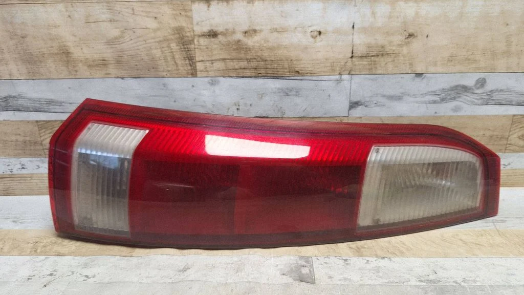 Lampa tylna w błotniku 1320339