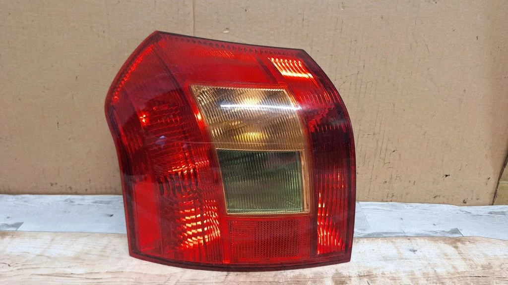 Lampa tylna w błotniku – lewy tył