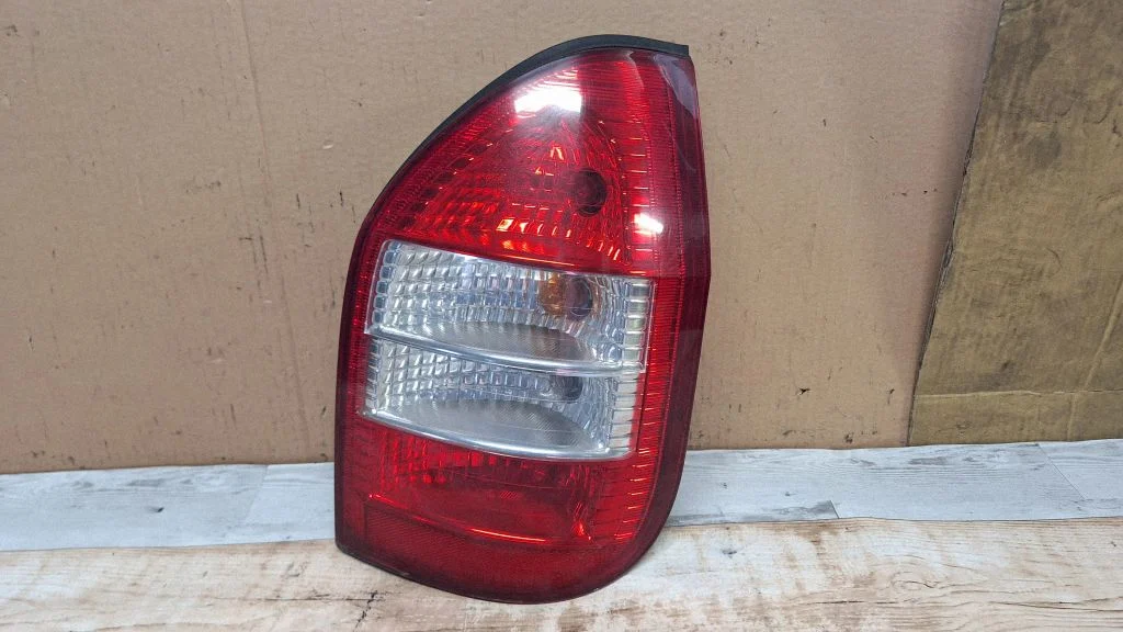 Rear/tail lights – rear right