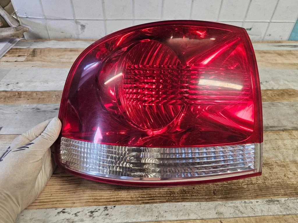 Rear/tail lights 7L6945095K