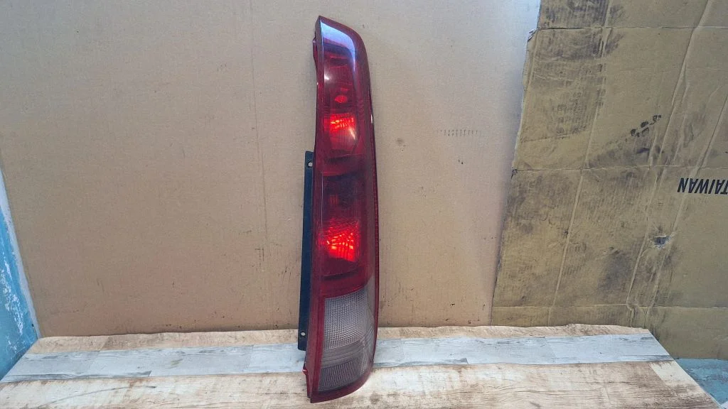 Rear/tail lights – Nissan X-Trail T30 (2001-2007)