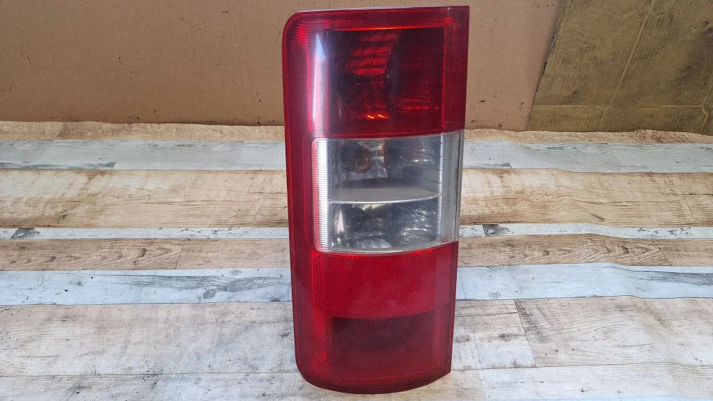 Rear/tail lights 2T1413404