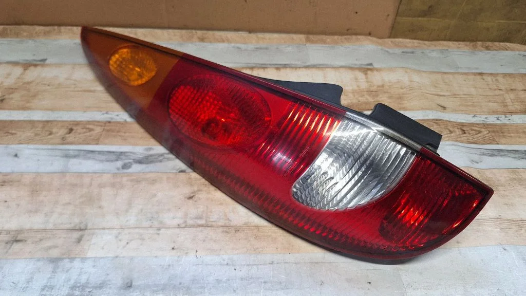 Rear/tail lights – rear left