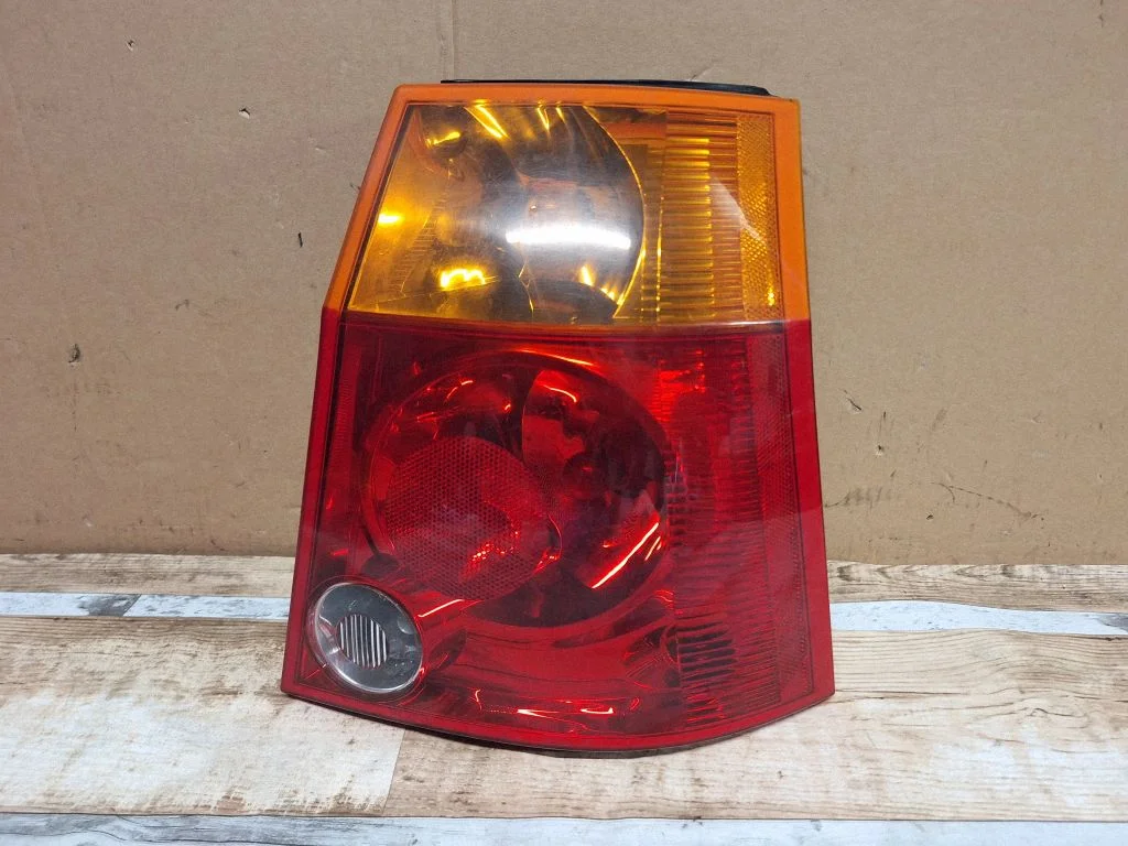 Lampa tylna w błotniku 04857586AB