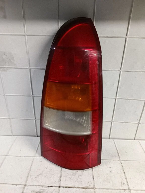 Lampa tylna w błotniku 393032