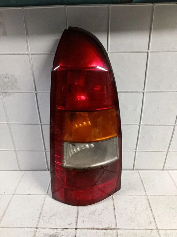 Lampa tylna w błotniku 393033