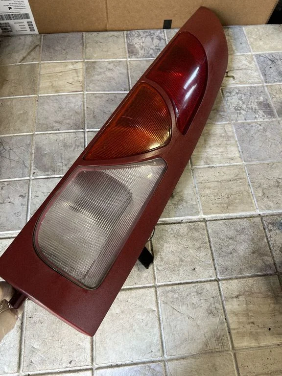 Lampa tylna w błotniku – prawy tył