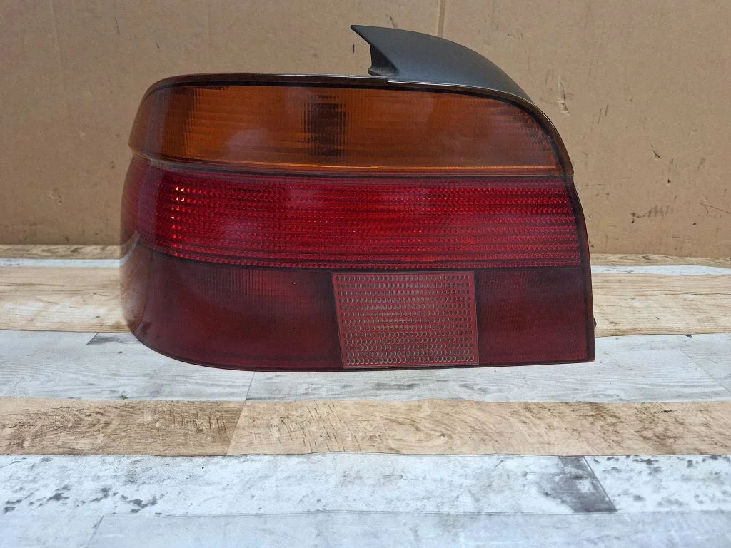 Lampa tylna w błotniku 14603300