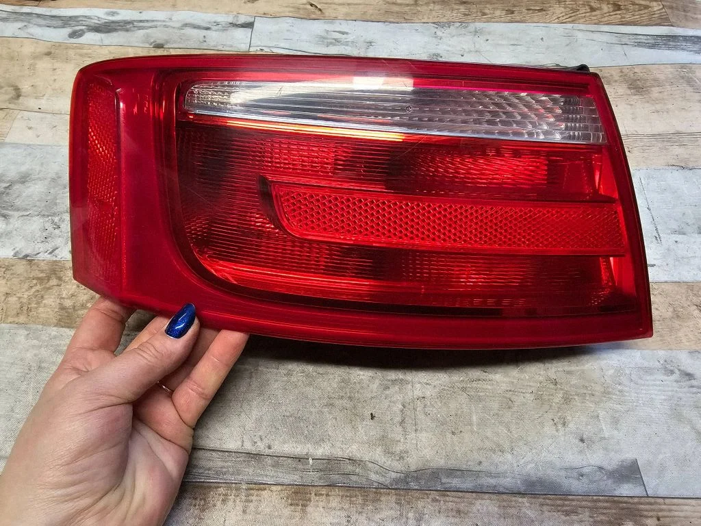 Rear/tail lights 8T0945095A