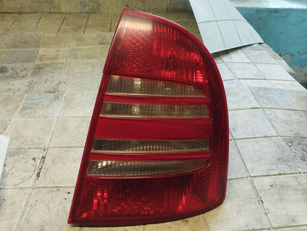 Lampa tylna w błotniku 3U5945096