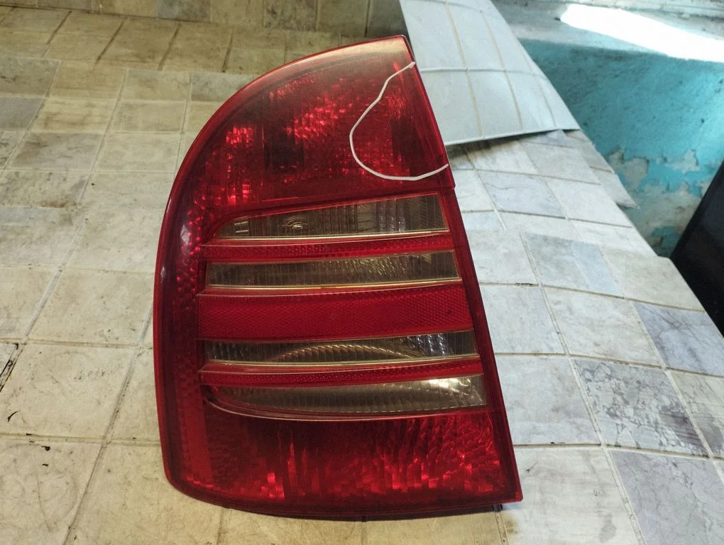 Lampa tylna w błotniku 3U5945095