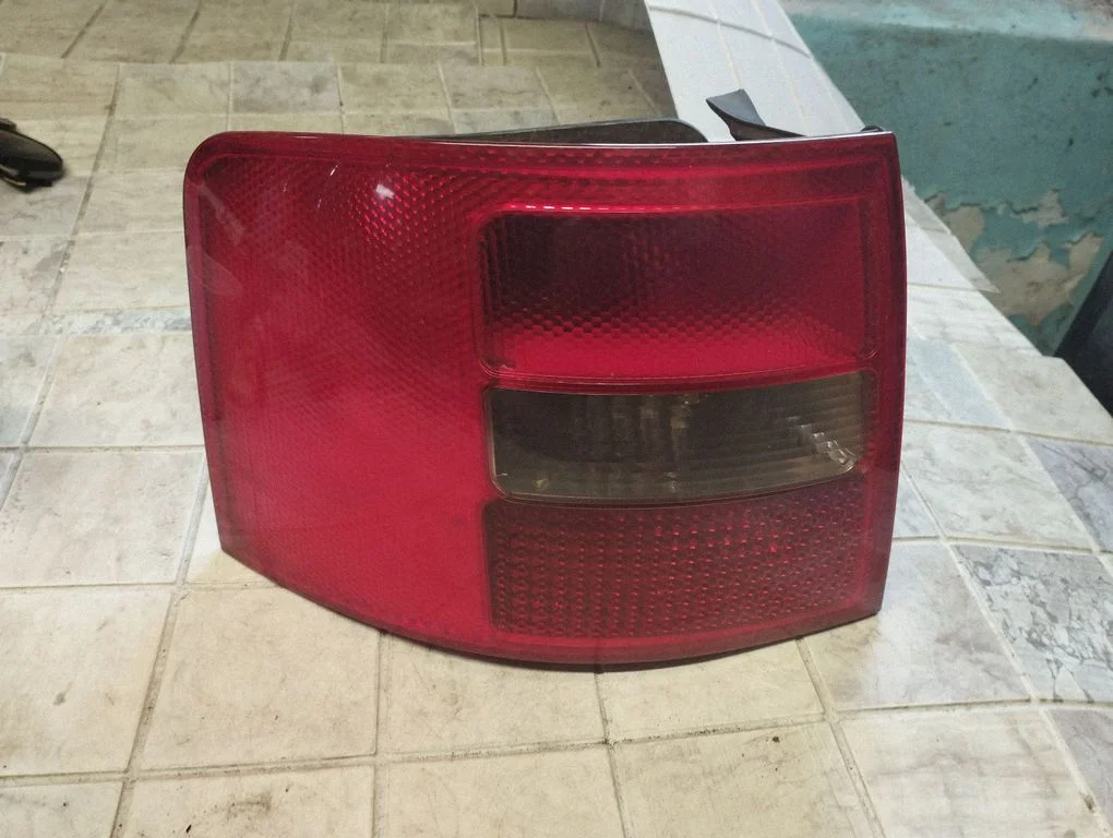 Rear/tail lights 4B9945095F